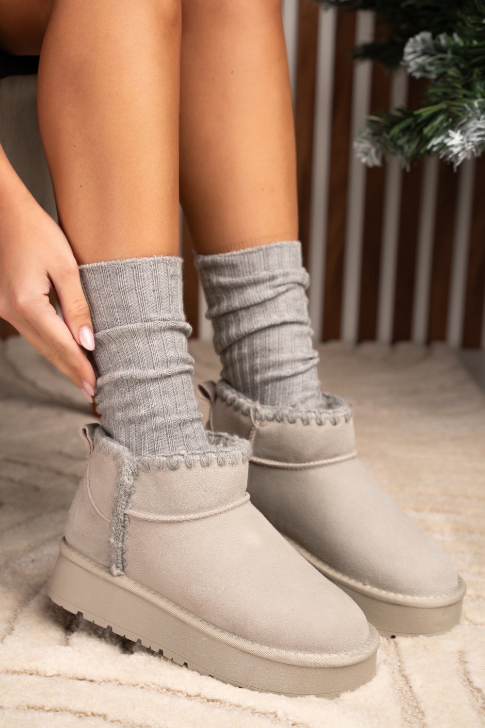 Ghete Tip UGG Solo Soprani Couture Ice Grey