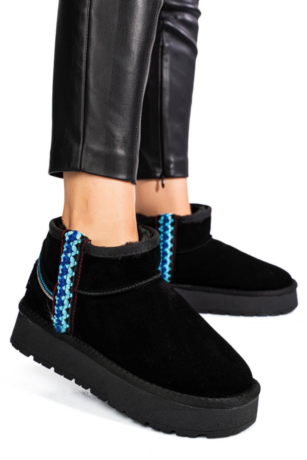 Ghete Tip UGG Solo Soprani Couture Black Trimming